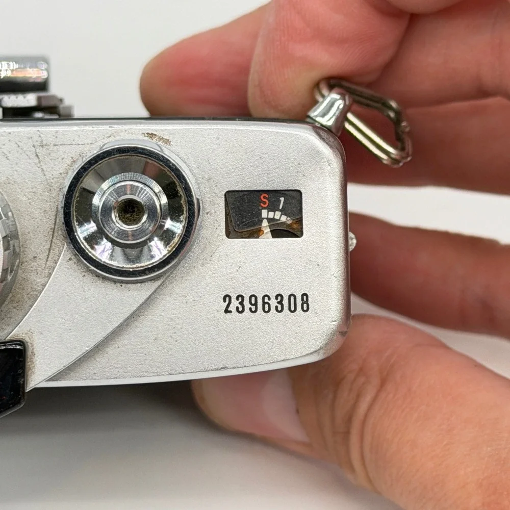 Minolta SRT 202 35mm SLR Film Camera Body Silver Black Vintage 2396308